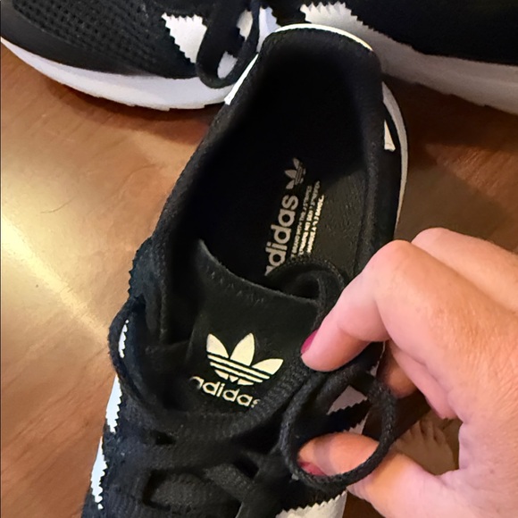 Adidas Sneakers. Size 9.5 - Picture 7 of 9